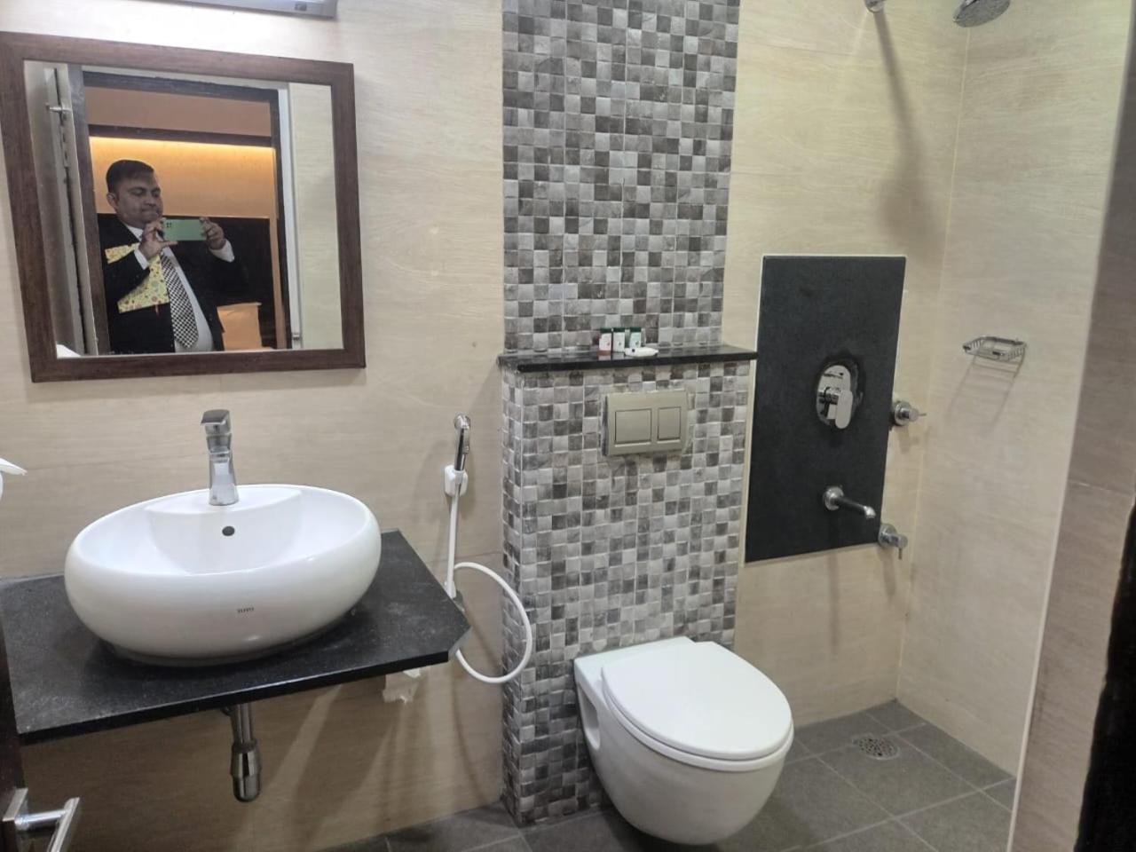 Bngv Mystic Premier Hotel بنغالور الغرفة الصورة