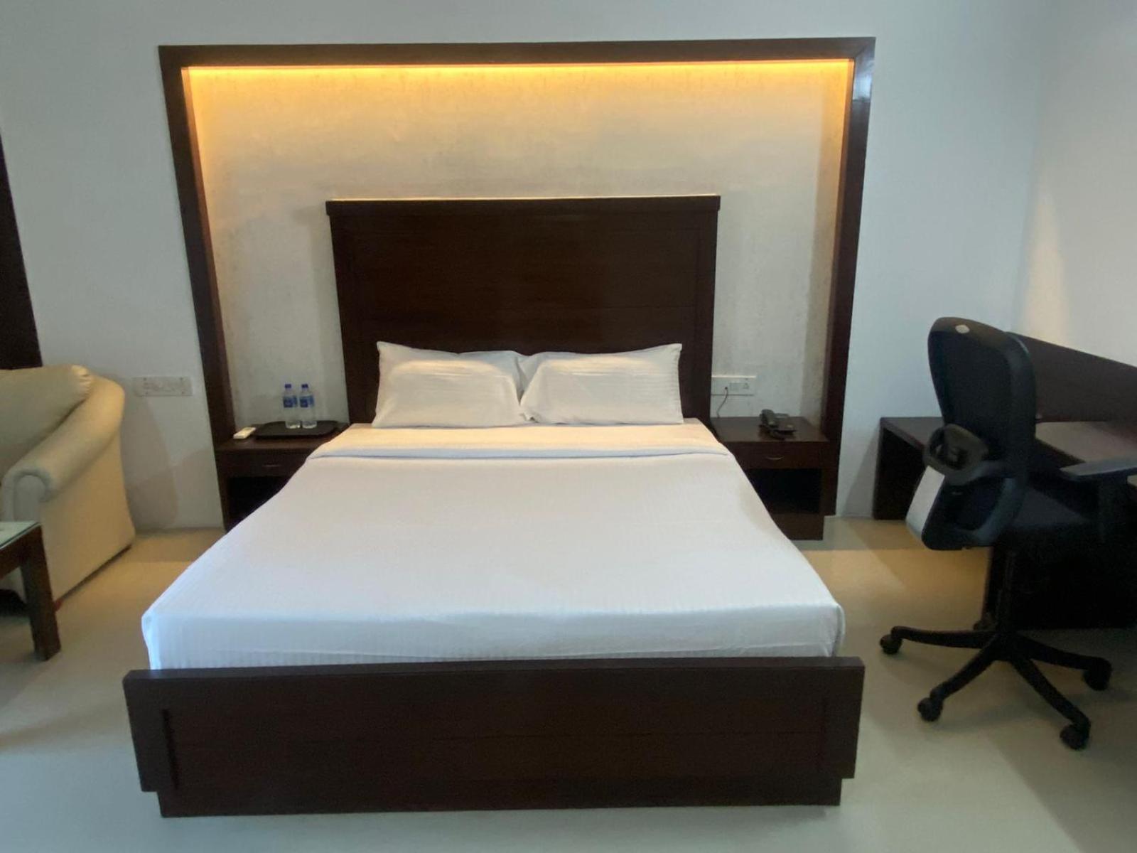 Bngv Mystic Premier Hotel بنغالور الغرفة الصورة